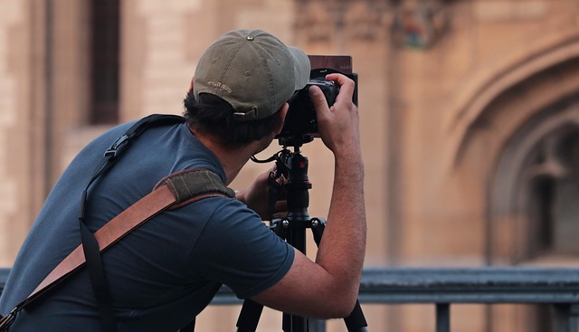 Ewolucja Plecaka Fotografa Górskiego: Od Topornej Skrzynki do Ergonomicznego Ekosystemu