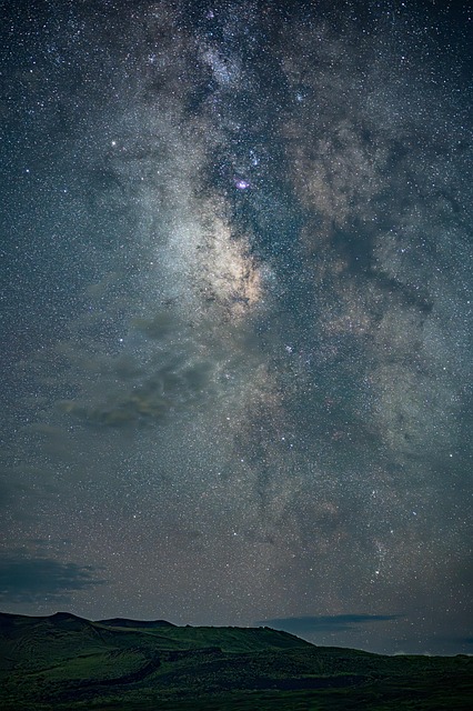 **Astrofotografia nad lodowcami: Jak radzić sobie z turbulencjami atmosferycznymi wywołanymi konwekcją termiczną nad lodem?**