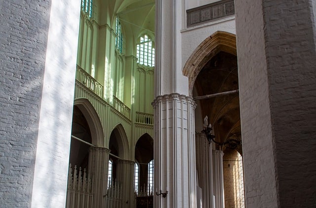 **Czy architektura w fotografii ulicznej może być postrzegana jako komentarz społeczny?** - 3 2025