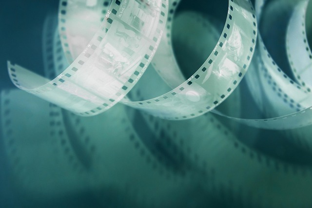 Kompozycja Krajobrazu po Godzinach: Jak 'Brzydkie Kaczątko’ Staje się Łabędziem na Filmie 8mm, Czyli O Roli Niedoskonałości w Budowaniu Nastroju